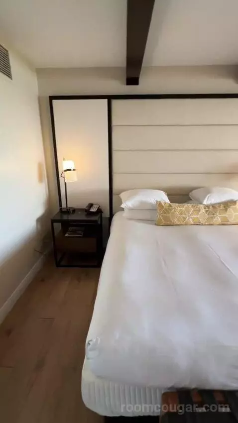 Waterview Villa King (#526) bed picture #1