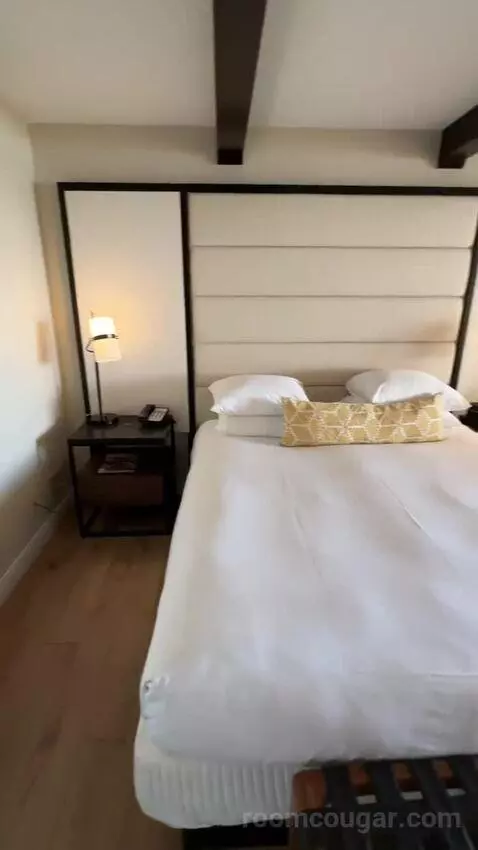 Waterview Villa King (#526) bed picture #2