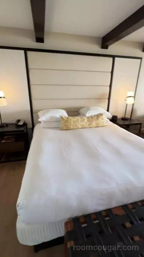 Waterview Villa King (#526) bed picture #4