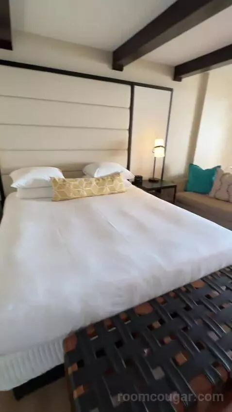 Waterview Villa King (#526) bed picture #6