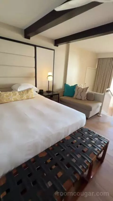 Waterview Villa King (#526) bed picture #9