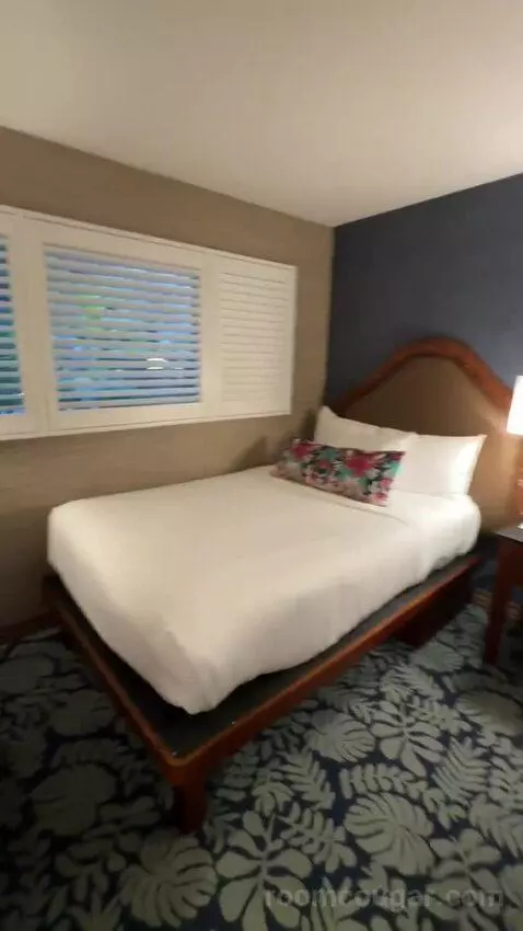 Bay Front Room First Floor Two Beds (#510) bed picture #6