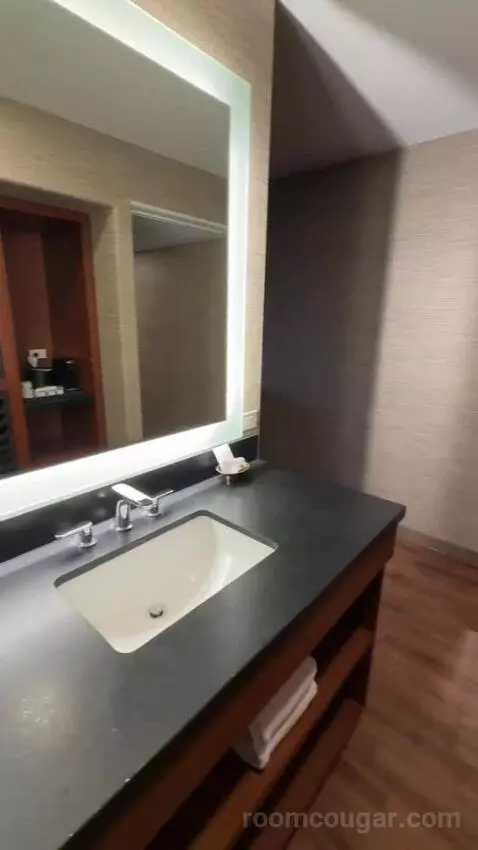 Bay Front Room First Floor Two Beds (#510) bathroom picture #10