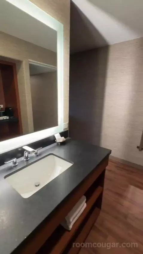 Bay Front Room First Floor Two Beds (#510) bathroom picture #11