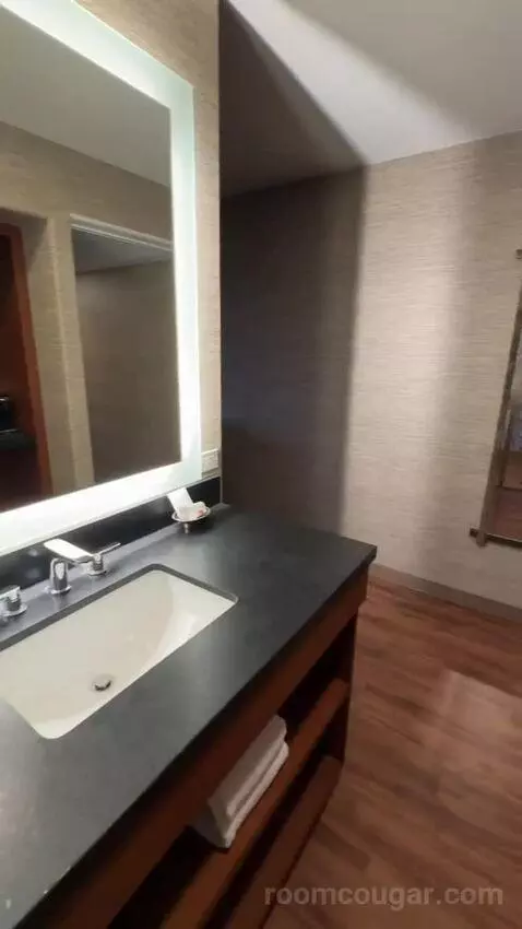 Bay Front Room First Floor Two Beds (#510) bathroom picture #12