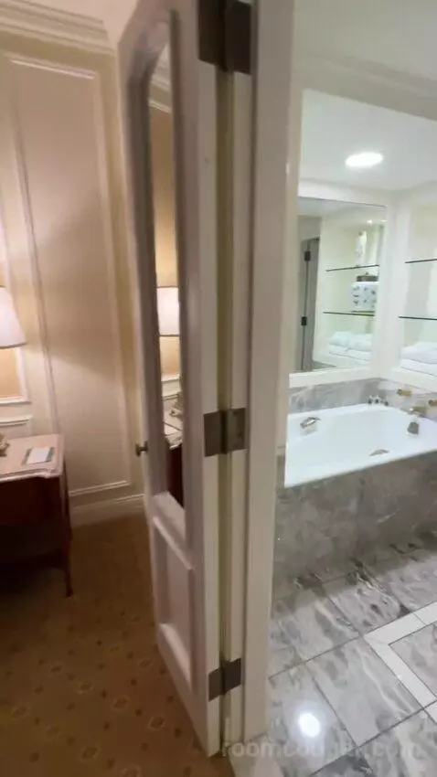 Executive Suite (#1890) bathroom picture #1