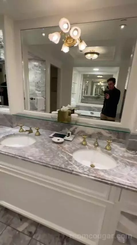 Executive Suite (#1890) bathroom picture #6