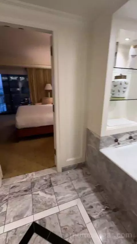 Executive Suite (#1890) bathroom picture #10