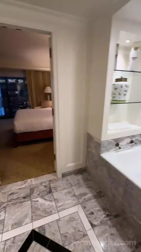 Executive Suite (#1890) picture #24