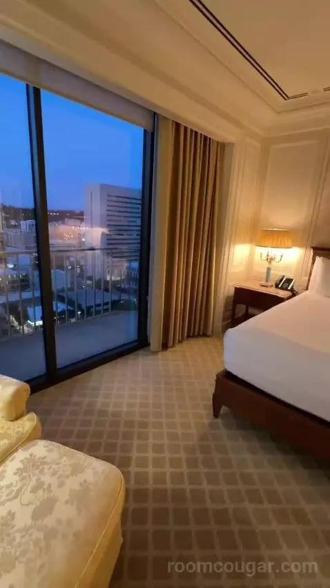 Royal Suite (#1903) bed picture #6