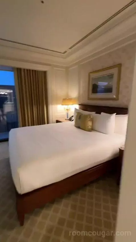 Royal Suite (#1903) bed picture #7