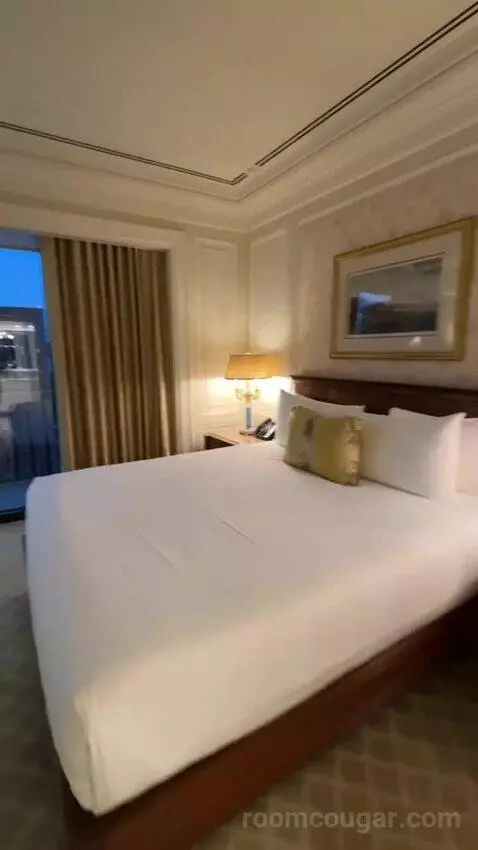 Royal Suite (#1903) bed picture #10