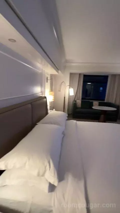 City View King, Deluxe Guest Room, 1 King, City View, High Floor (#1403) bed picture #12