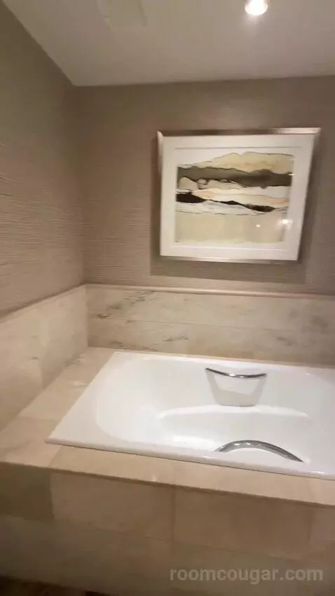 City View King, Deluxe Guest Room, 1 King, City View, High Floor (#1403) bathroom picture #5