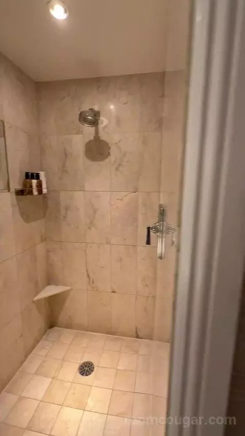 City View King, Deluxe Guest Room, 1 King, City View, High Floor (#1403) bathroom picture #10