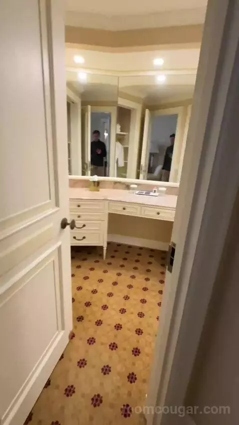 Premier View 2 Double Room (#1289) bathroom picture #1