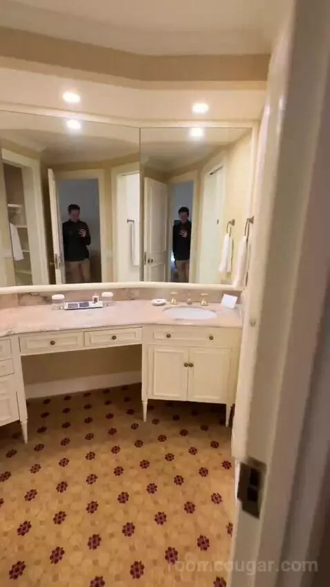 Premier View 2 Double Room (#1289) bathroom picture #9