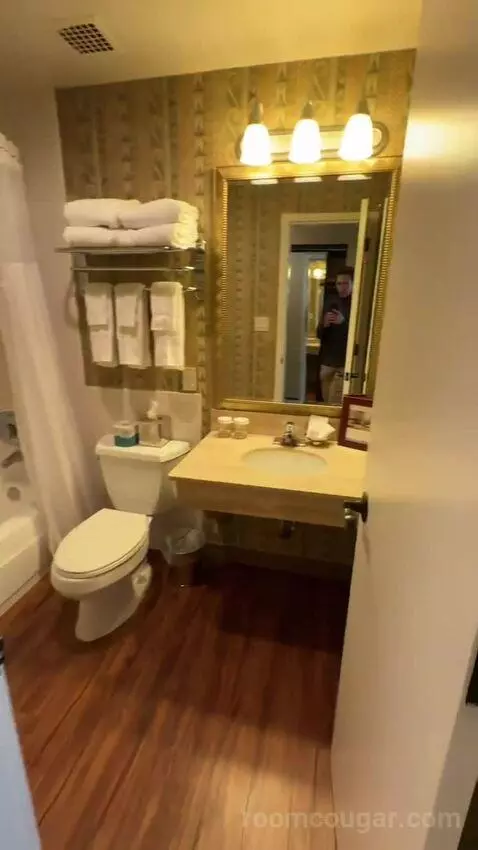 Bay View Studio Queens (#1259) bathroom picture #6