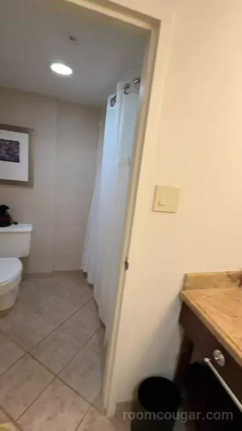 Deluxe Room with Balcony (#619) bathroom picture #1