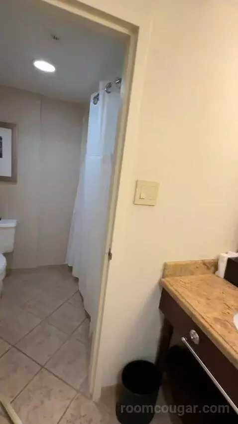 Deluxe Room with Balcony (#619) bathroom picture #2