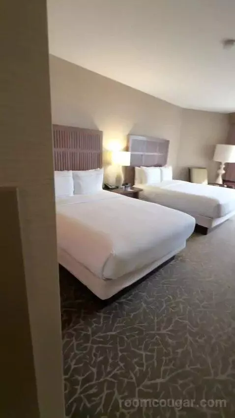 Queen Room with Two Queen Beds (#3040) bed picture #1