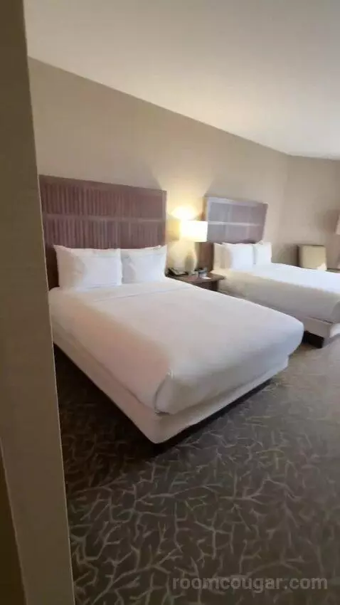 Queen Room with Two Queen Beds (#3040) bed picture #2
