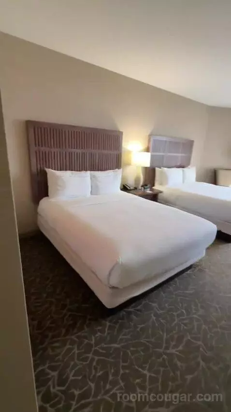 Queen Room with Two Queen Beds (#3040) bed picture #3