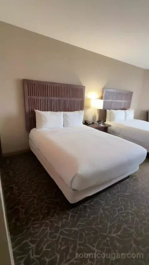 Queen Room with Two Queen Beds (#3040) bed picture #4