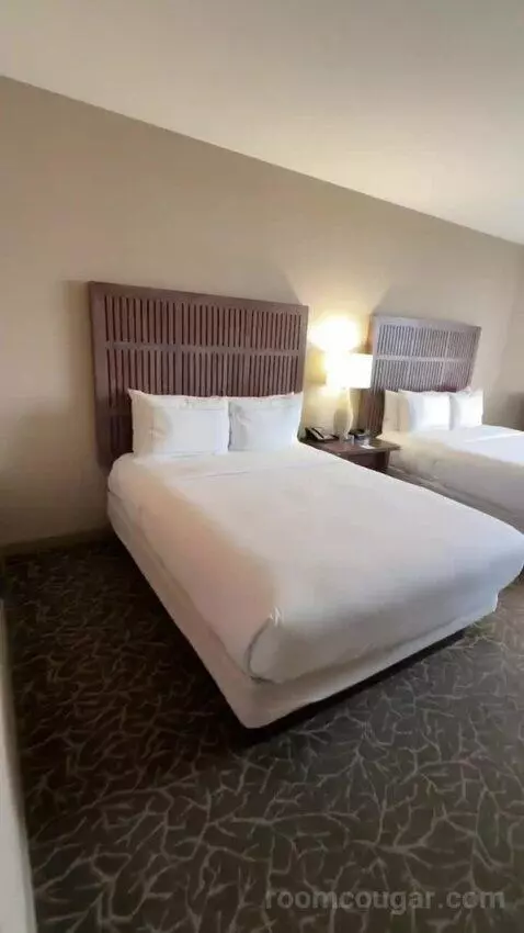 Queen Room with Two Queen Beds (#3040) bed picture #5