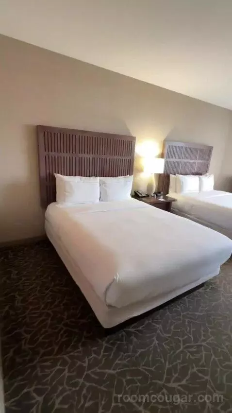 Queen Room with Two Queen Beds (#3040) bed picture #6