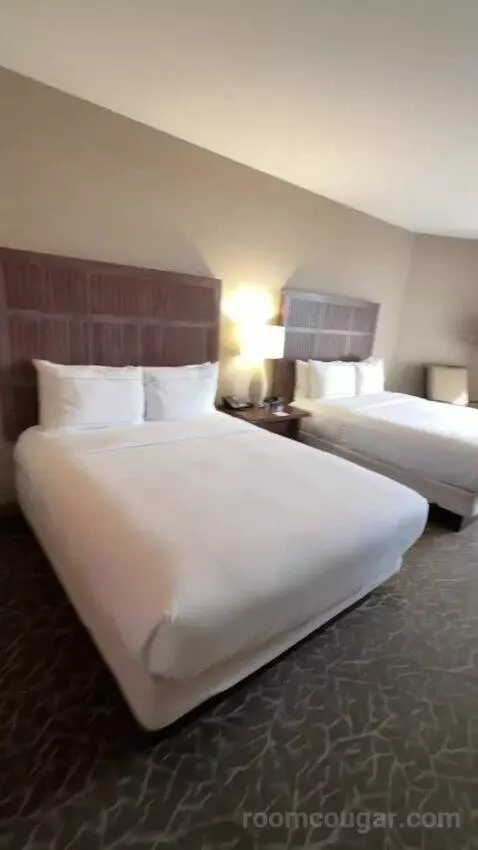 Queen Room with Two Queen Beds (#3040) bed picture #9