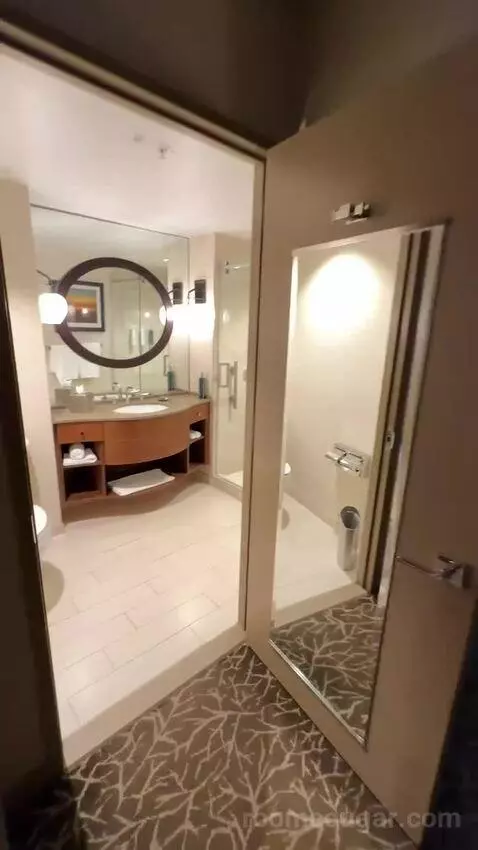 Golf View King Room (#3051) bathroom picture #2