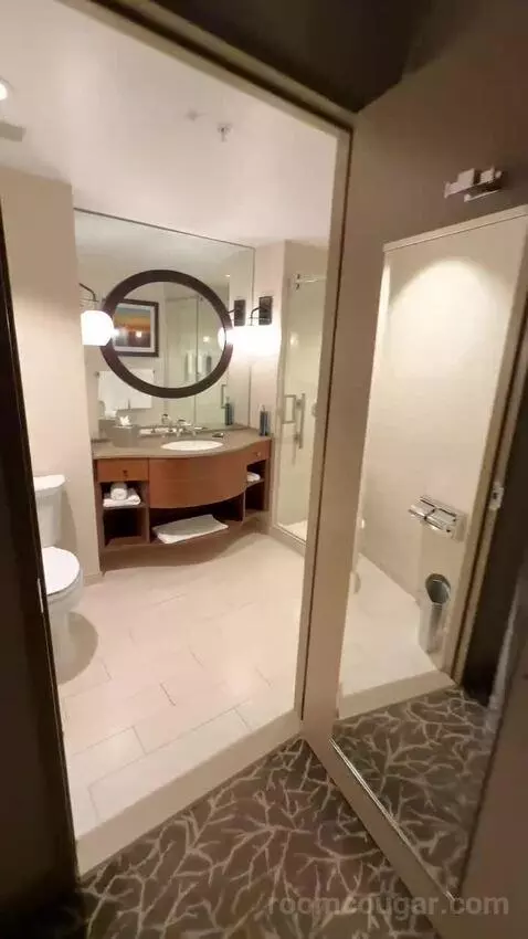 Golf View King Room (#3051) bathroom picture #4