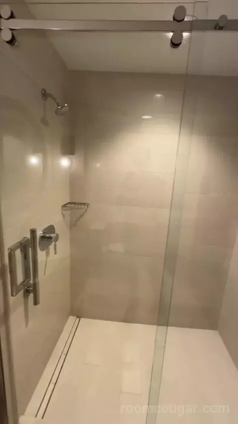 Golf View King Room (#3051) bathroom picture #11