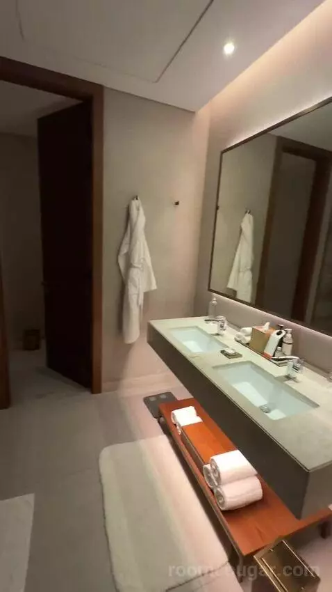 Superior King Suite with Downtown View Including Signature St. Regis Butler Service (#2019) picture #17