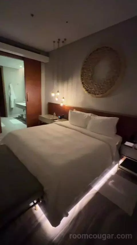 Superior King Suite with Downtown View Including Signature St. Regis Butler Service (#2019) picture #10