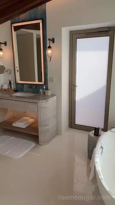 2 Bedroom Beach Villa bathroom picture #7
