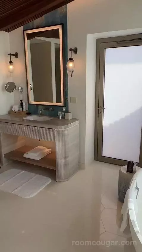 2 Bedroom Beach Villa bathroom picture #8