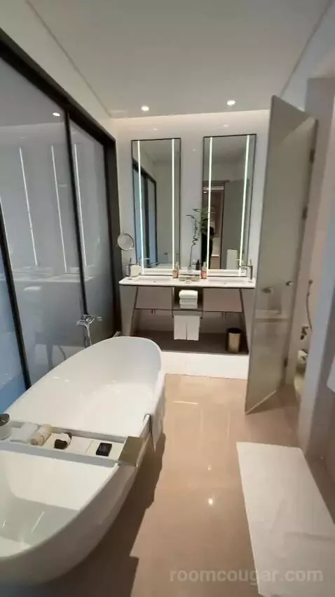 St. Regis Suite, 1 Bedroom Suite, 1 King, City View (#236) bathroom picture #6