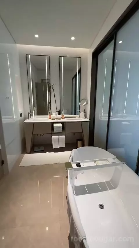 Deluxe Double Room with Two Double Beds and City View (#238) bathroom picture #4