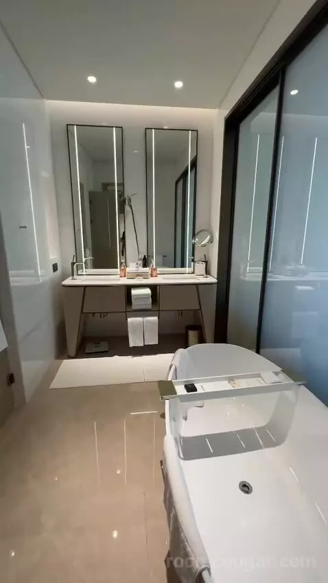 Deluxe Double Room with Two Double Beds and City View (#238) bathroom picture #5
