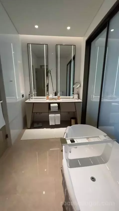 Deluxe Double Room with Two Double Beds and City View (#238) bathroom picture #6