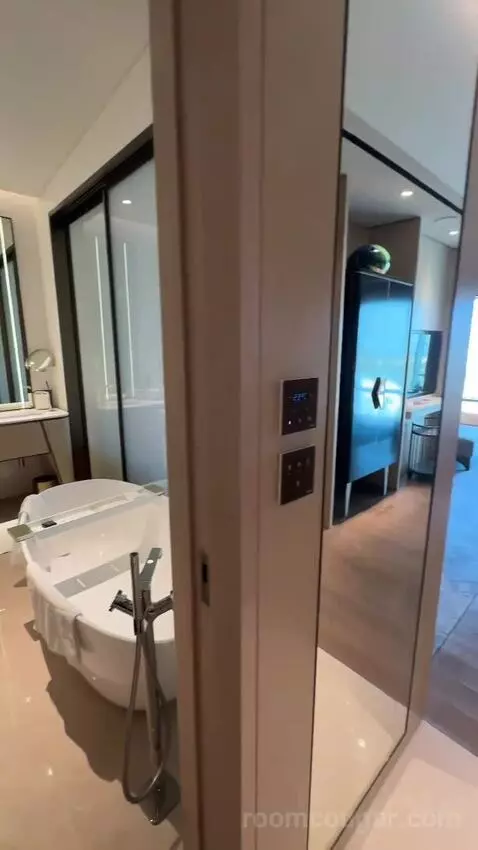 Deluxe Double Room with Two Double Beds and City View (#238) bathroom picture #3