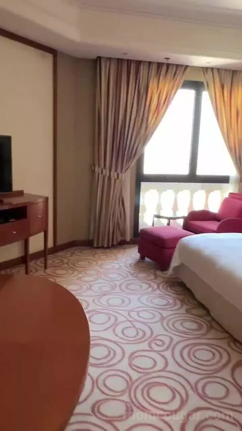 Superior King Room bed picture #2