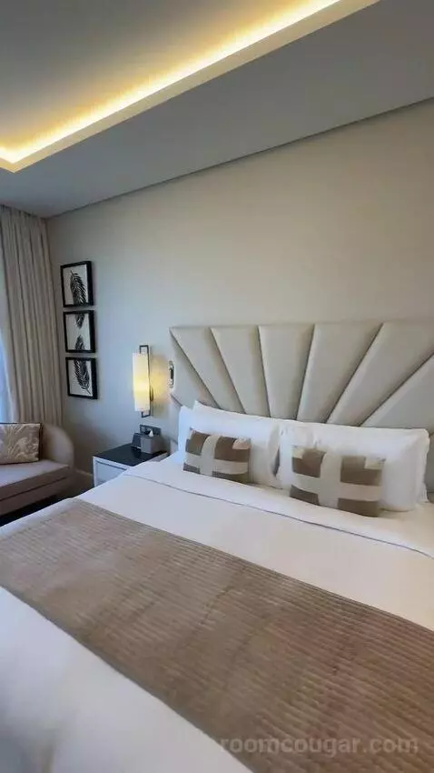 Metropolitan Suite with 1 King, Sea View (#617) bed picture #12