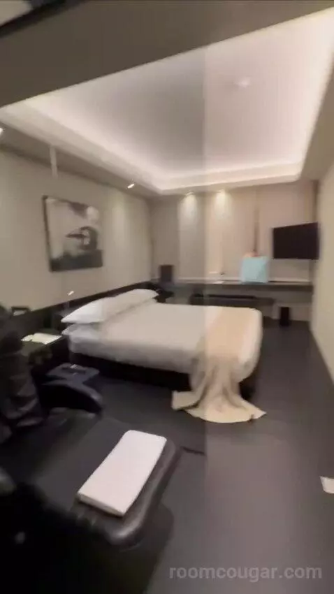 Deluxe Room (#508) bed picture #4