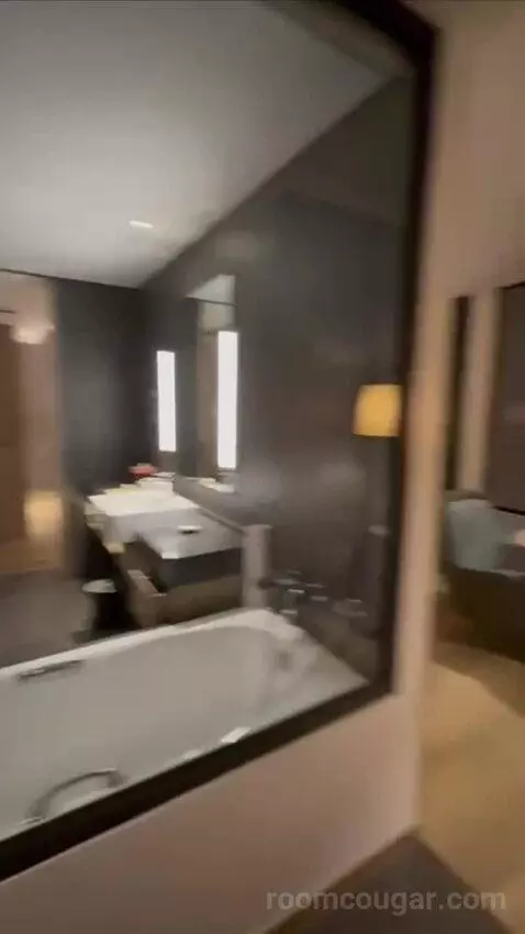 Courtyard Suite, Executive Lounge Access, Suite, City View (#1905) bathroom picture #1
