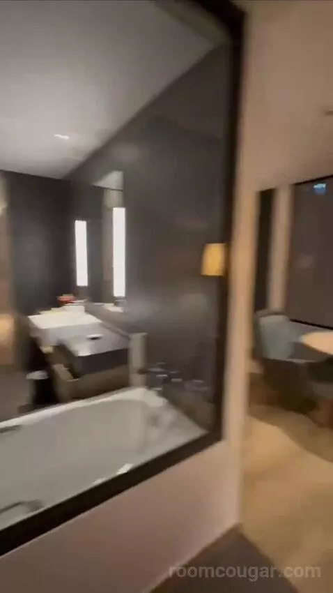 Courtyard Suite, Executive Lounge Access, Suite, City View (#1905) bathroom picture #2