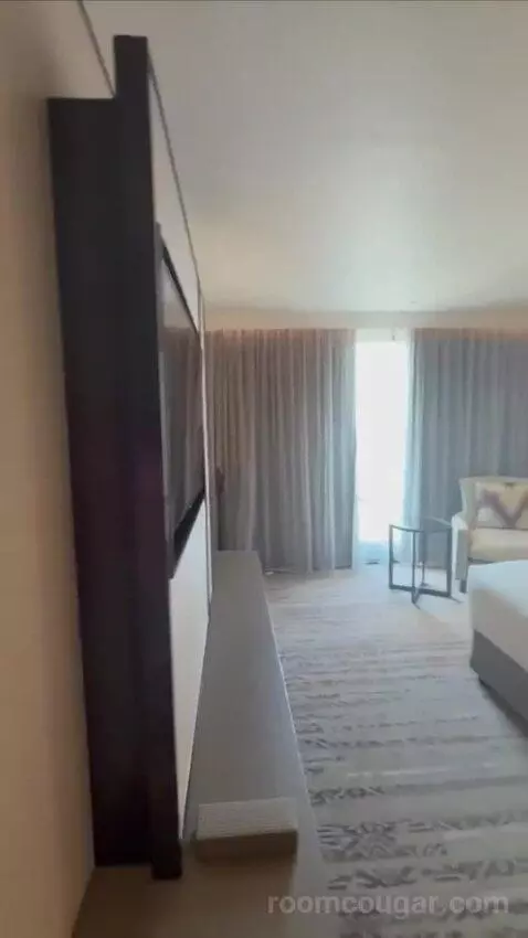1 Bedroom Suite, 1 King (#2029) bed picture #7