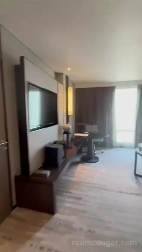 1 Bedroom Suite, 1 King (#2029) view picture #2